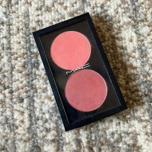 Mac blush duo in peaches and pinch me